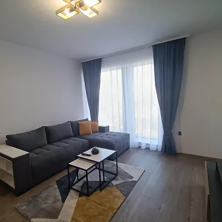 Boutique 4-6 Apartment *